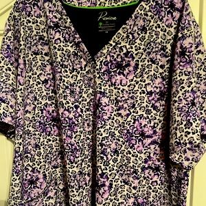 Purple leopard color scrub top ! 5x - worn only 2-3 times!
